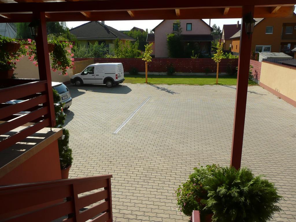 Arany Patkó Panzió Hotel Debrecen Exterior foto
